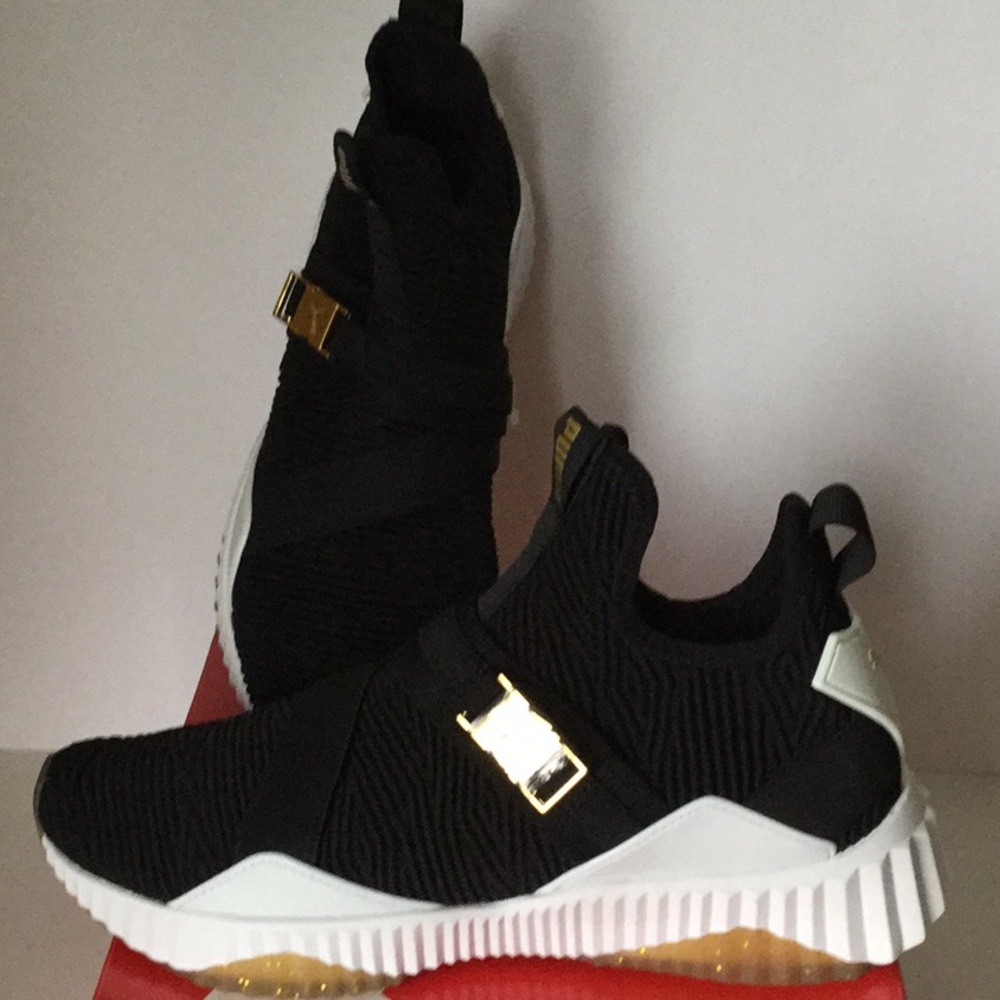 Puma Women’s Sneakers 8.5